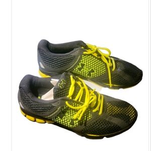Under Armour 9.5 black with lighting green yellow shoes
